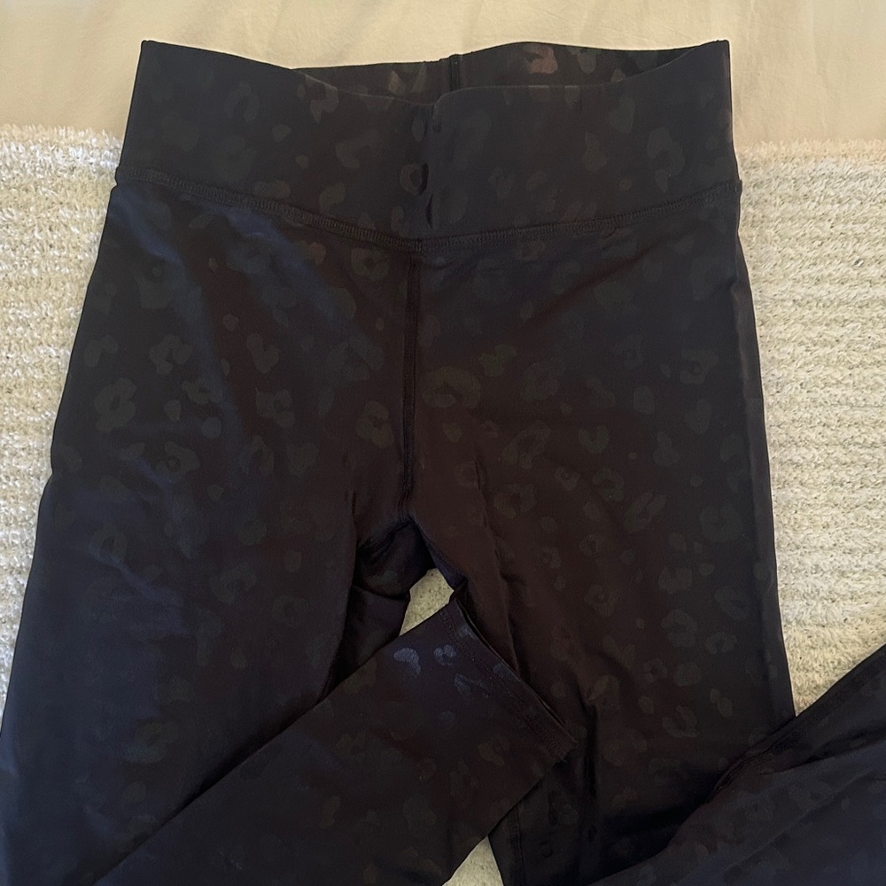 Terez Black Patterned women’s Leggings
Black on black, leopard print